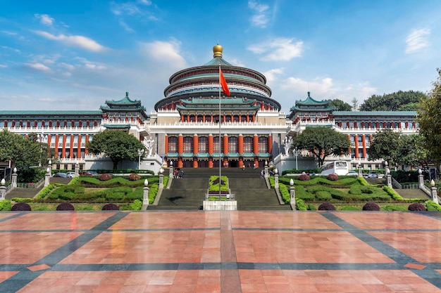 Vista sulla strada della Grande Sala del Popolo di Chongqing