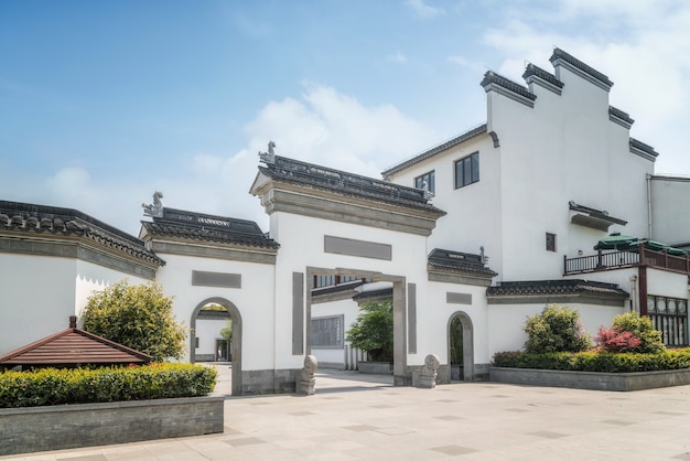 Vista sulla strada di antichi edifici a Suzhou