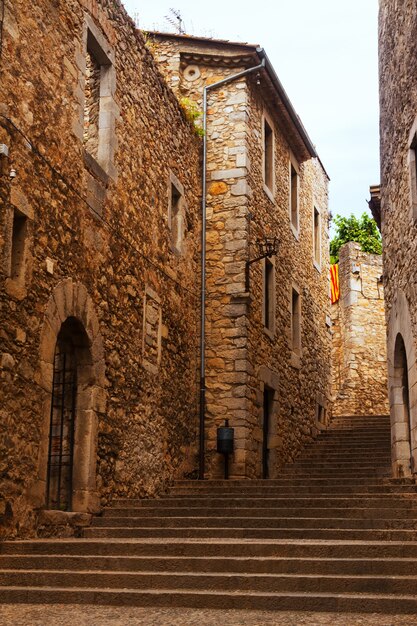 Vista sulla strada medievale di Girona