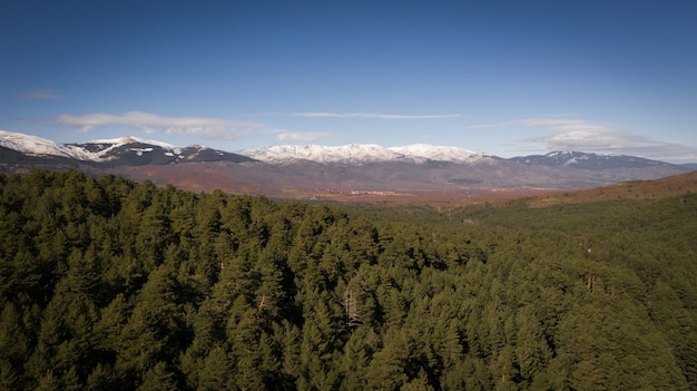 vista sulle montagne dei droni aerei