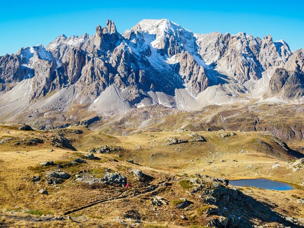 Vista sulle montagne nel parco nazionale degli Ecrins vicino al rifugio Drayeres Francia