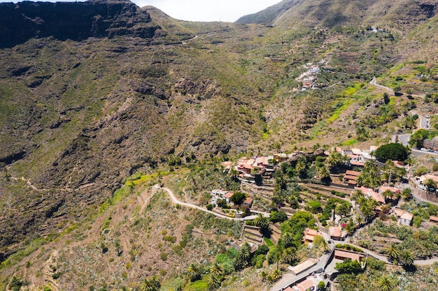 Vista sulle montagne, strada tra le montagne dell'isola di Tenerife. Isole Canarie, Spagna