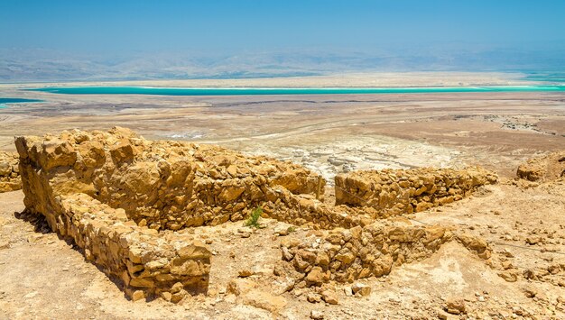 Vista sulle rovine della fortezza di Masada - il deserto della Giudea, Israele