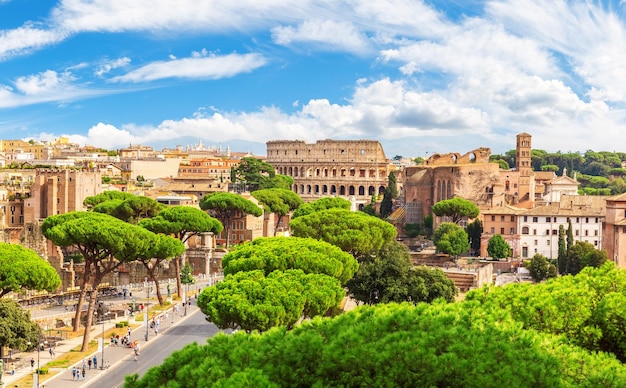 Vista sullo skyline del Foro Capitolino Colosseo Roma Italia