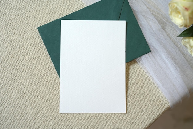 Vista superiore carta vuota con percorso di ritaglio
