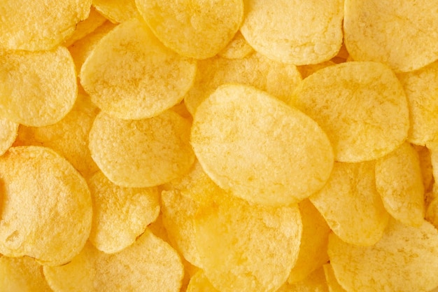 Vista superiore croccante del fondo di struttura dello spuntino delle patatine fritte