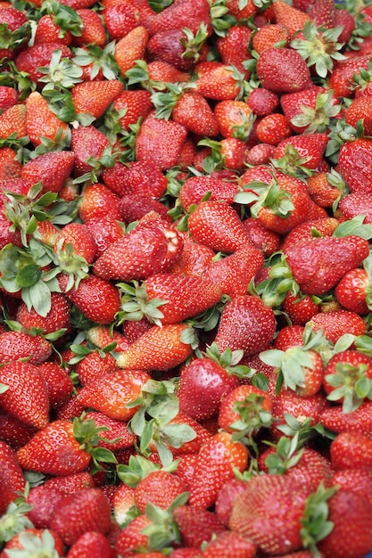 Vista superiore del fondo delle fragole rosse mature