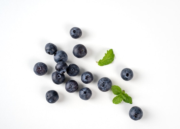 Vista superiore della frutta del mirtillo isolata