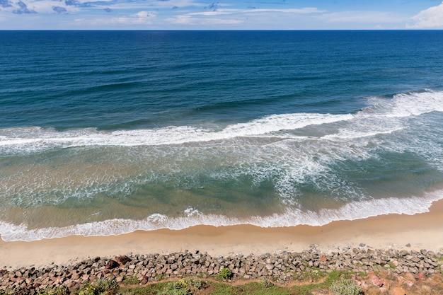 Vista superiore della spiaggia del sud a Varkala, stato del Kerala, India