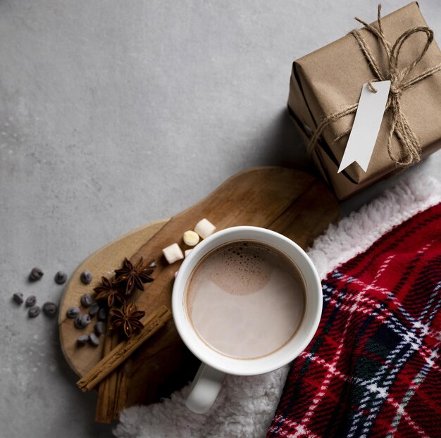 vista superiore elementi di hygge invernali con tazza di cioccolato caldo alta qualità e risoluzione bel concetto fotografico