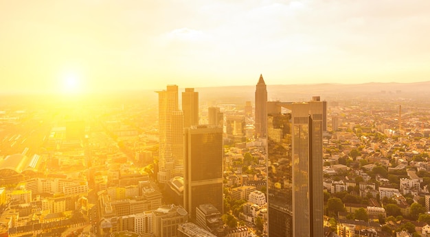 Vista tramonto città europea Grattacieli principali di Francoforte