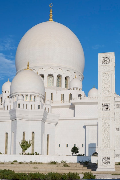 Vista verticale della famosa Grande Moschea dello Sceicco Zayed, Emirati Arabi Uniti