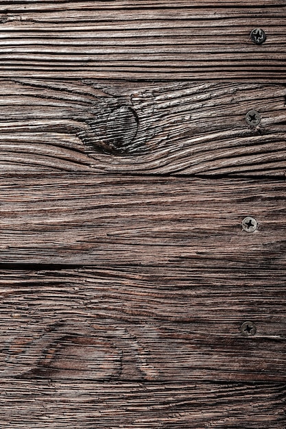 Vista verticale della tavola di legno marrone dell'annata