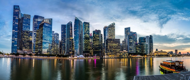 Viste del lungomare di Marina Bay a Singapore