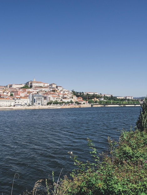 Viste di Coimbra dal fiume Mondego