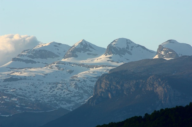 Viste di montagna a Monte Perdido. Las Tres Sorores. Parco Nazionale di Ordesa. Pirineo.