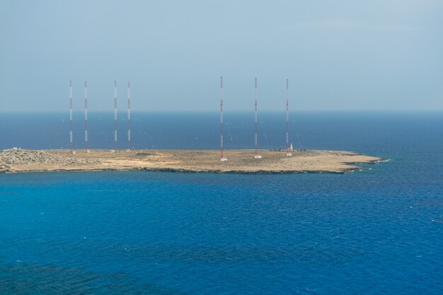 Viste pittoresche dalla cima della montagna sulla costa mediterranea