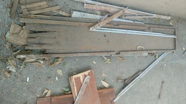 Visto direttamente sopra il legno degradato