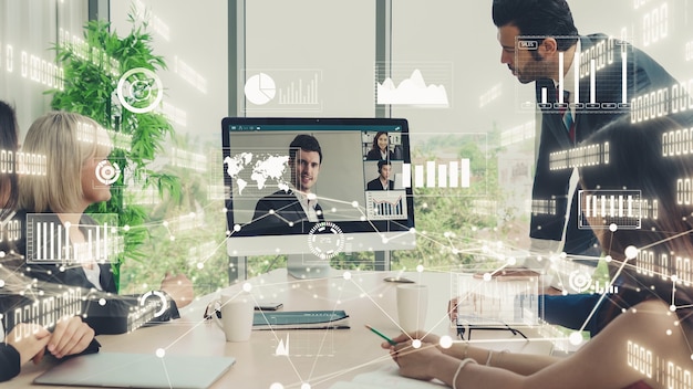 Visual creativa di uomini d'affari in una riunione del personale aziendale in videochiamata