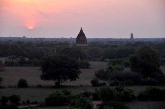 Visualizza le rovine del paesaggio paesaggio urbano Patrimonio dell'umanità con oltre 2000 pagode e templi Htilominlo guarda dalla pagoda Shwesandaw Paya al mattino a Bagan o città antica pagana a Mandalay Myanmar