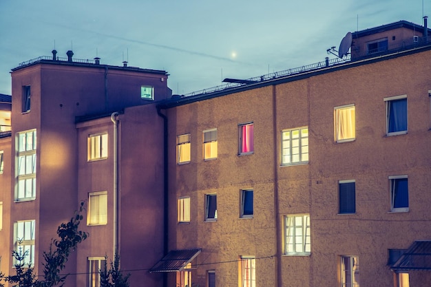 Vita urbana della città Appartamenti e appartamenti al tramonto Beni immobili e proprietà