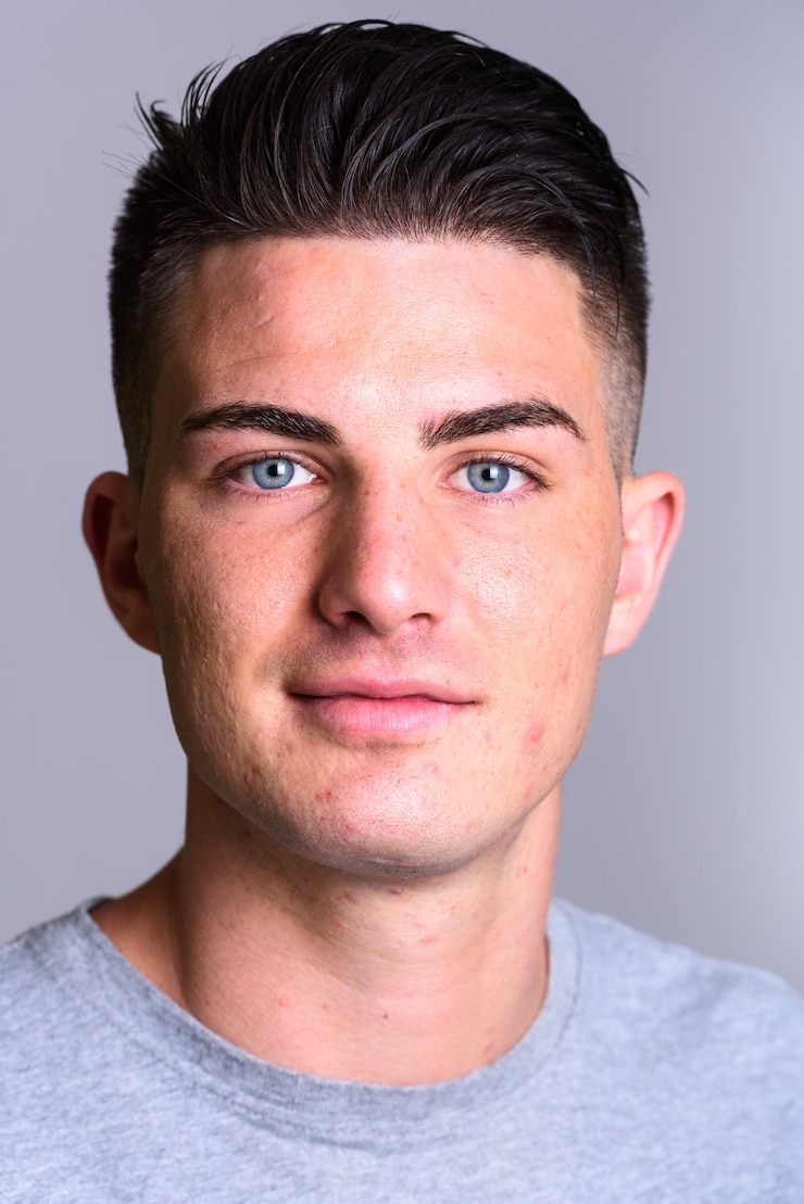 Foto volto di giovane uomo bello