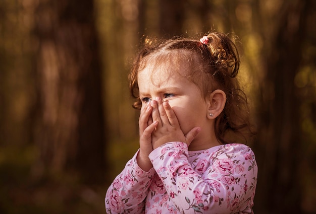 volto spaventato della bambina