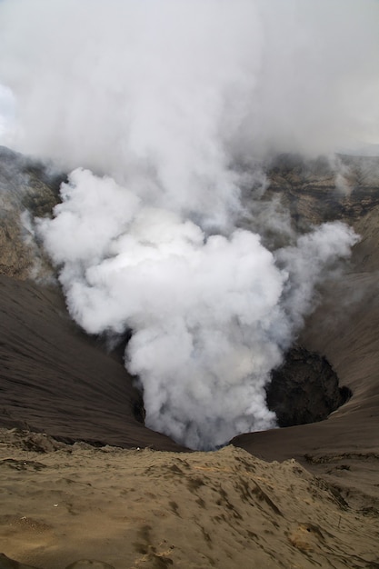 Vulcano Bromo nell'isola di Giava, Indonesia