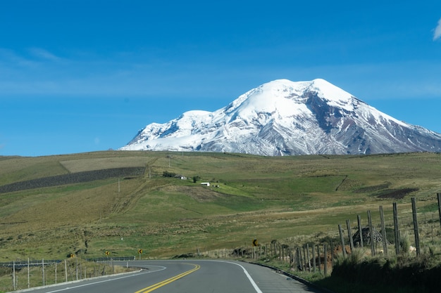 Vulcano Chimborazo coperto di neve