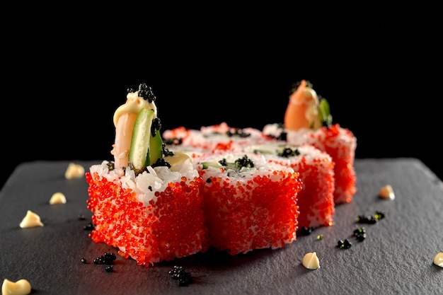 Vulcano Uramaki riempito con cetriolo, shimp.