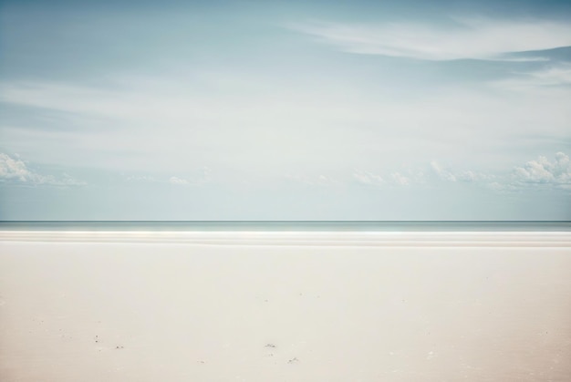 Vuota spiaggia bianca con un cielo blu brillante Idilliaca vista sul mare tropicale Spiaggia paradisiaca IA generativa