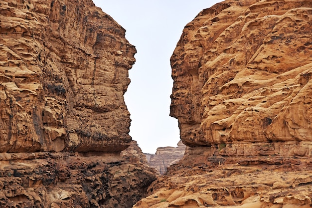 Wadi Disah nel canyon di Al Shaq in Arabia Saudita