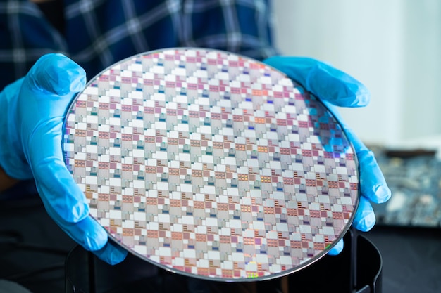 Wafer di silicio per la produzione di semiconduttori di circuiti integrati