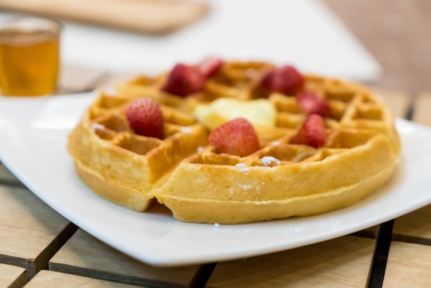 waffle al burro con miele e fragola