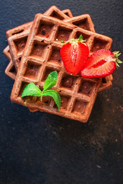 Waffle belgi con dessert da portata