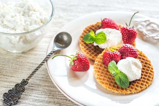 Waffle belgi con ricotta e fragole