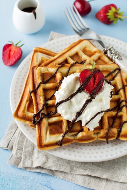 Waffle belgi quadrati fatti in casa con ricotta