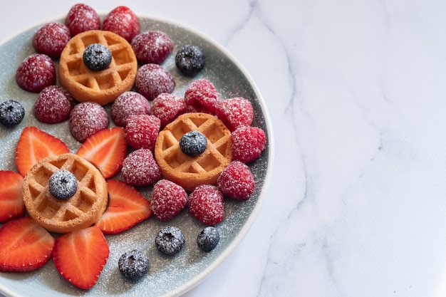 Waffle con frutti di bosco per bambini