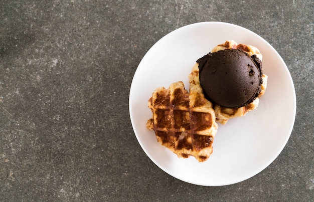 waffle con gelato al cioccolato