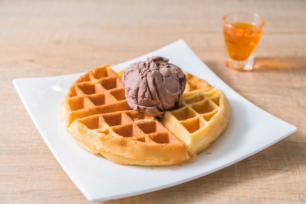 waffle con gelato al cioccolato