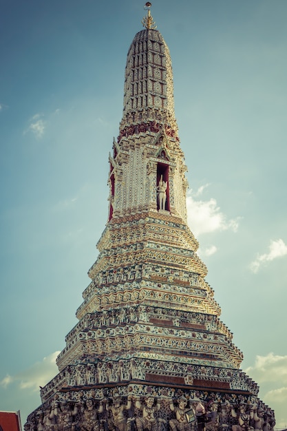 Wat Arun Tempio dell'alba a Bangkok Thailandia dopo il restauro