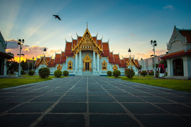 Wat benchamabophit, tempio di marmo una delle destinazioni di viaggio più popolari a Bangkok in Tailandia