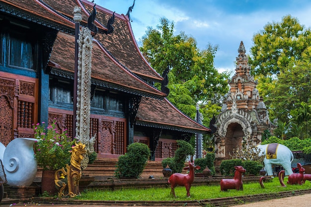 Wat Lok Moli è un tempio buddista è una grande attrazione turistica È un'antica arte tailandese ed è luoghi pubblici a Chiang MaiThailandia