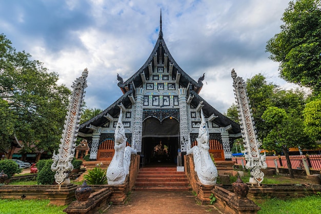 Wat Lok Moli è un tempio buddista è una grande attrazione turistica È un'antica arte tailandese ed è luoghi pubblici a Chiang MaiThailandia