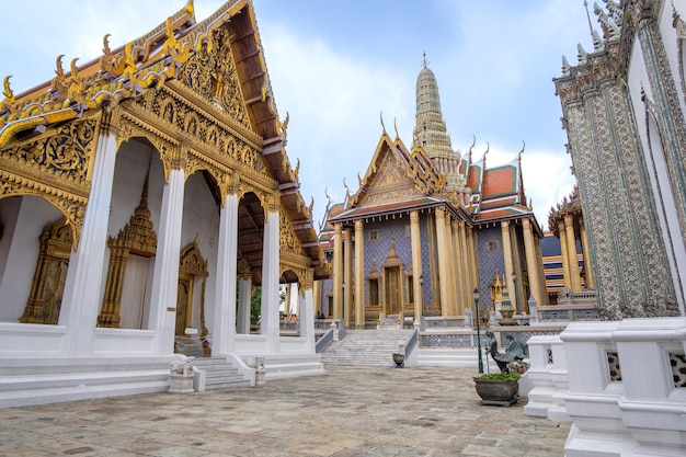 Wat Phra Kaew Tempio del Buddha di Smeraldo Wat Phra Kaew è uno dei siti turistici più famosi di Bangkok Fu costruito nel 1782 Bangkok in Thailandia