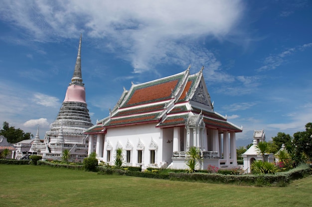 Wat Phra Samut Chedi tempio sysblom della città di Samut Prakan per le persone visitano e pregano ad Amphoe Phra Samut Chedi il 9 agosto 2017 a Samut Prakan Thailandia