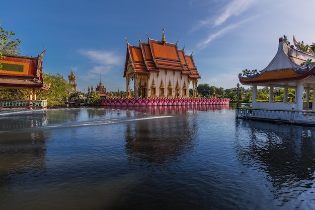 Wat Plai Laem bellissimo tempio buddista con tradizioni cinesi e tailandesi nel design Samui Thailandia