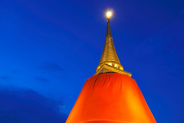 Wat Sraket Rajavaravihara Tempio del Monte d&#39;oro su cielo blu