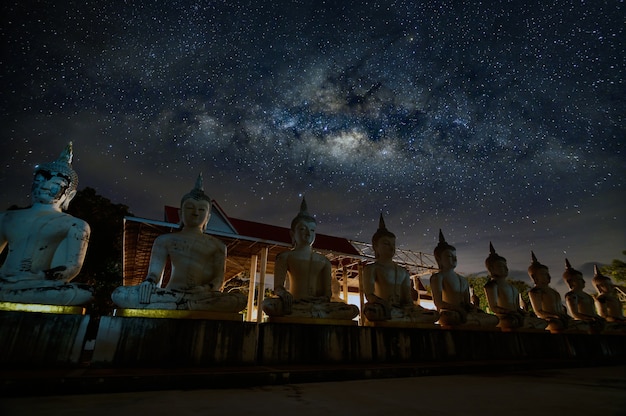 Watpapromyan tempio buddista Rispetto, calma la mente. in Thailandia, provincia di Chachoengsao