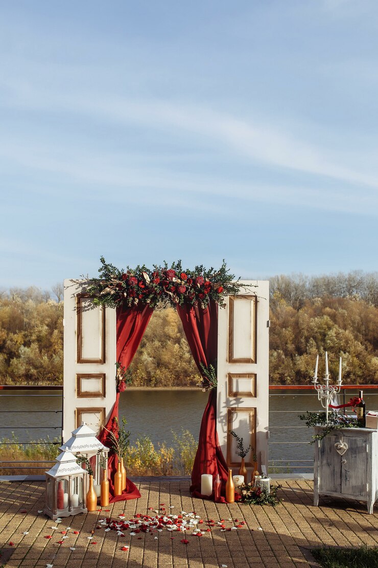 Photo wedding arrangement with doors and roses